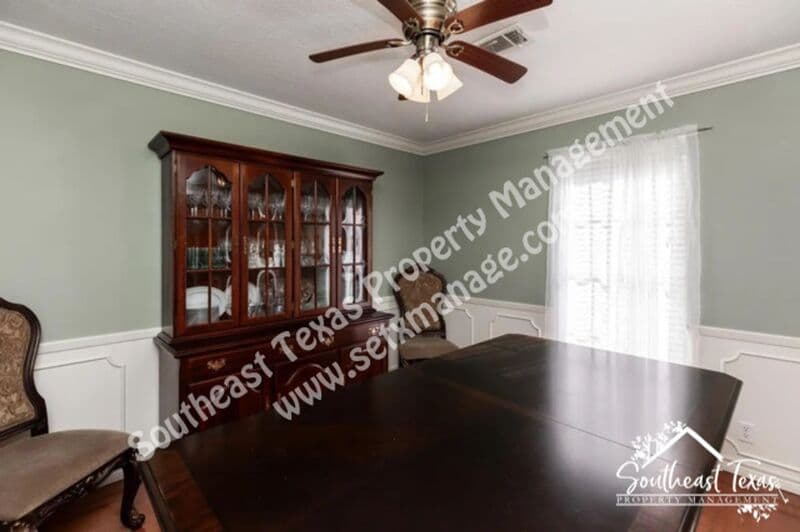 Beaumont House: 6030 Zenith Lane
