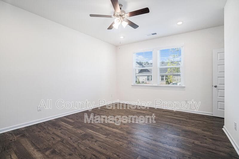 Loganville House: 607 Silver Moon Drive
