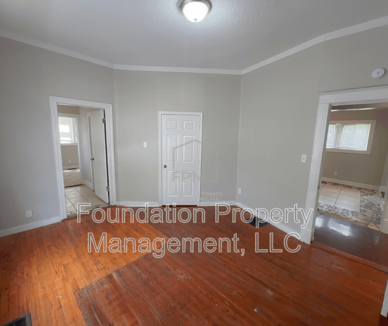 Memphis House: 701 East Alston Avenue