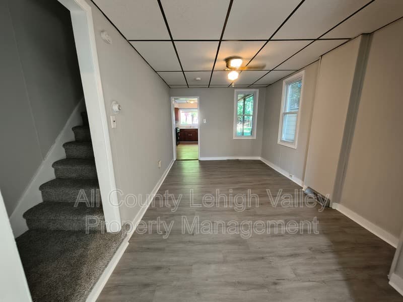 Easton House: 50 N 7th St