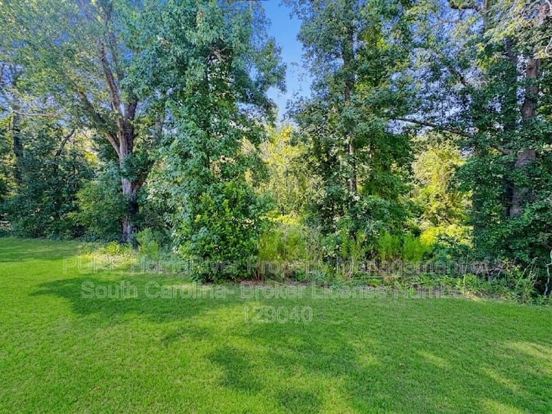 Sumter House: 355 Niblick Dr