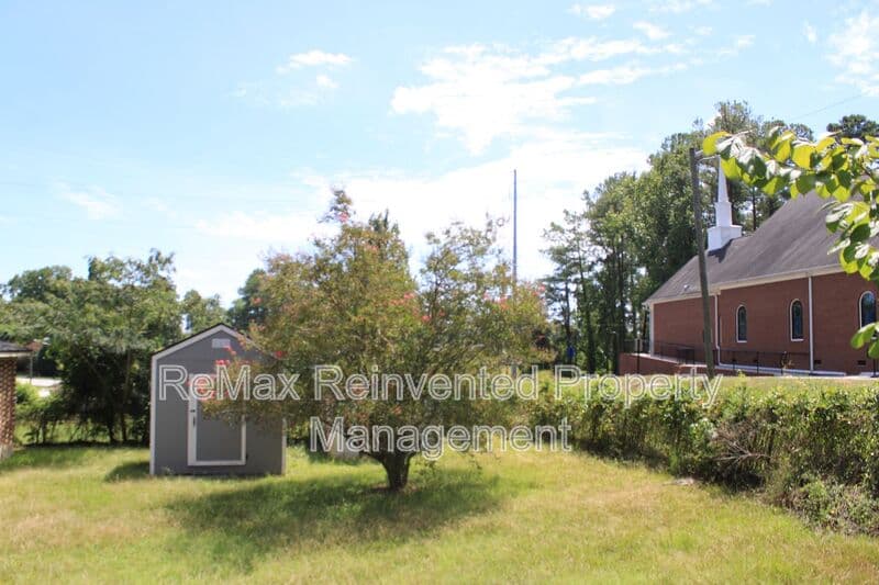 Augusta House: 3419 Lucie St