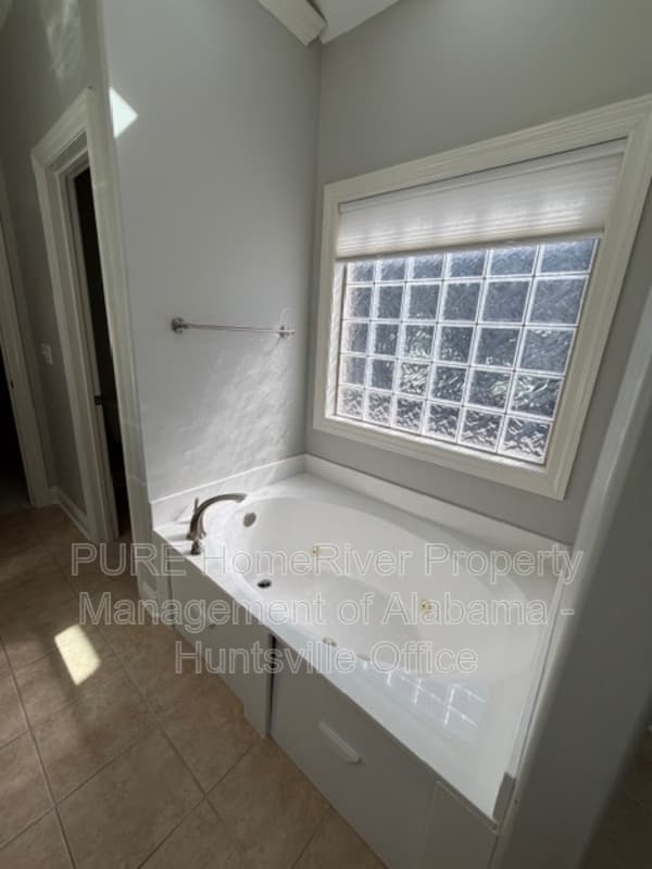 Madison House: 108 Whitworth Court