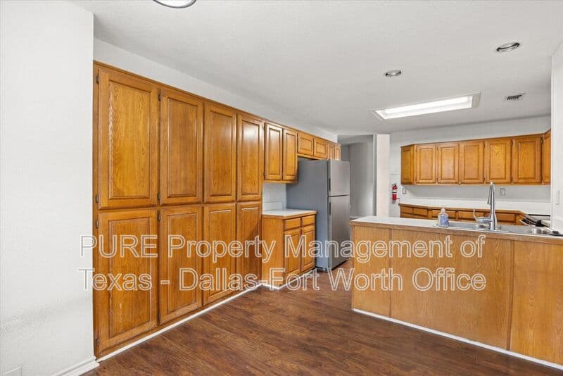 Granbury House: 3905 Frisco Cir