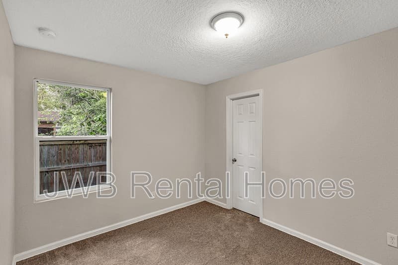Jacksonville House: 927 Ardoon St