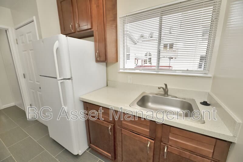 Oakland Condo: 3600 Dimond Avenue
