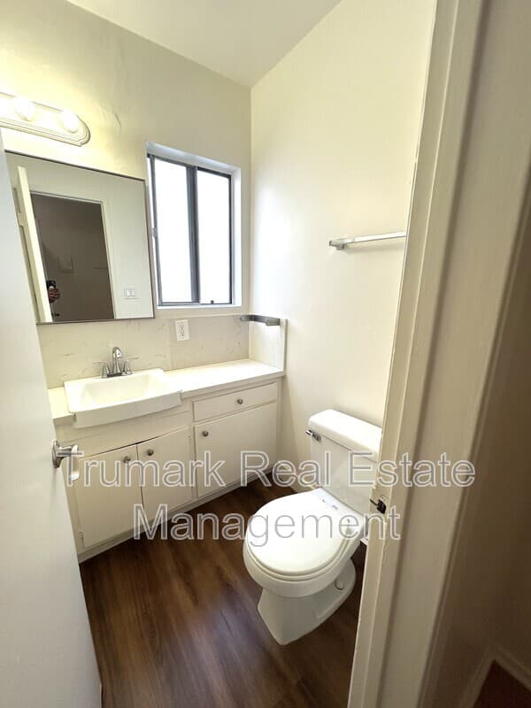 Burbank Condo: 337 E Tujunga Ave