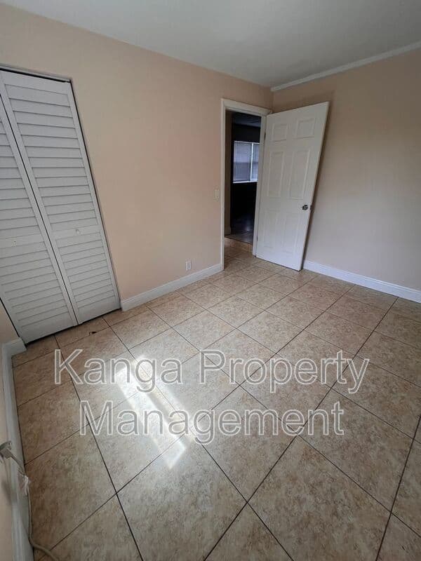 Lake Worth Condo: 4821 Vermont Ave