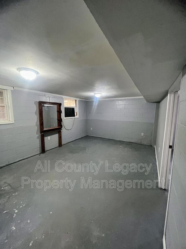 Athens House: 173 Jarnigan Drive