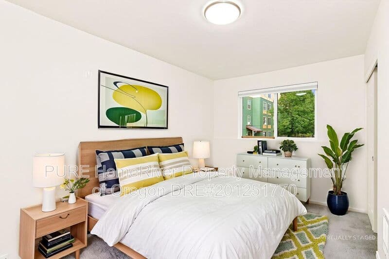 Portland Apartment: 141 NE 147th Ave