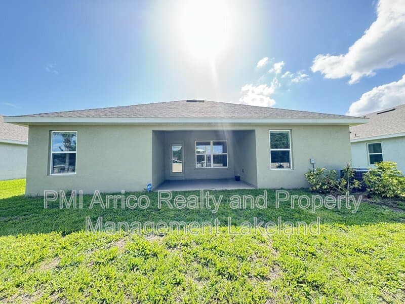 Winter Haven House: 1500 Grey Eagle Lane