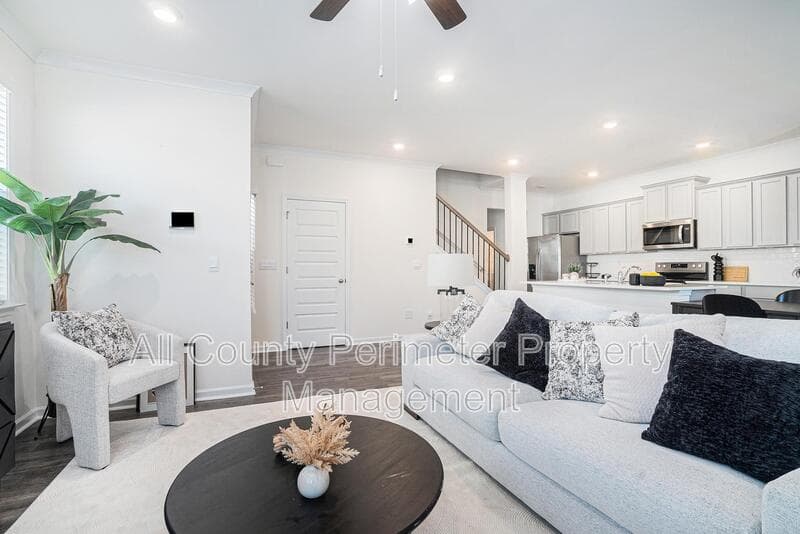 Loganville House: 607 Silver Moon Drive