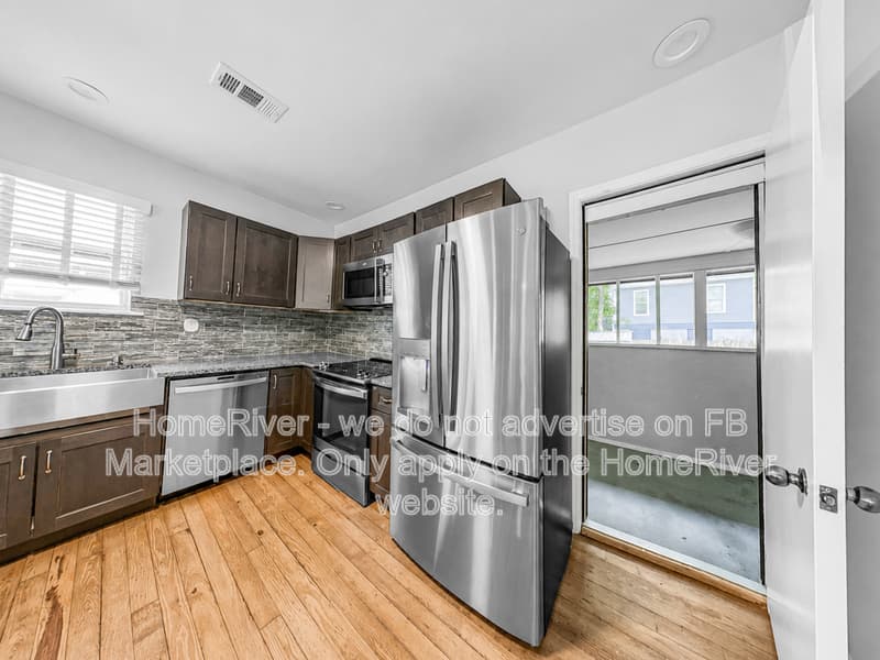 North Charleston House: 1919 Norwood St