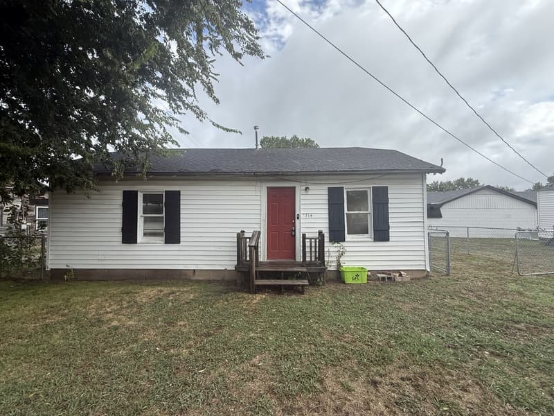 Ada House: 714 South Oak Avenue