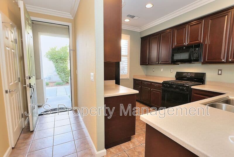 West Sacramento House: 4046 Martis Street