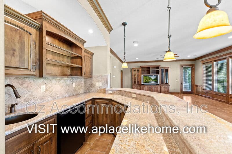 Loch Lloyd House: 16690 Country Club Ct