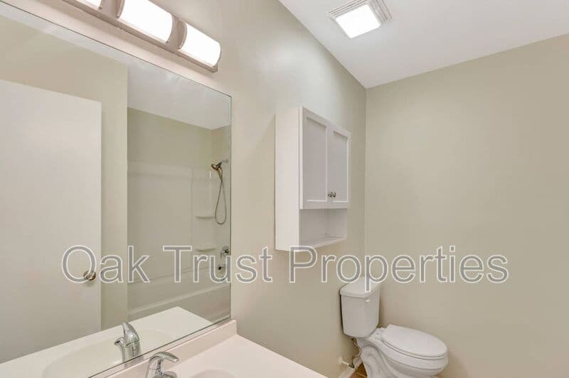 Charleston House: 1755 River Front Drive