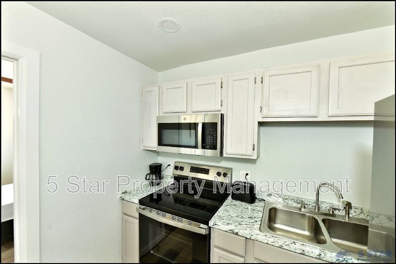 El Paso Condo: 6806 Alameda Ave