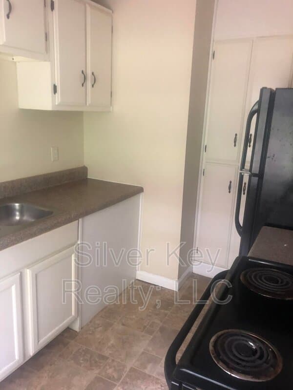 Athens Condo: 505 Guille Street