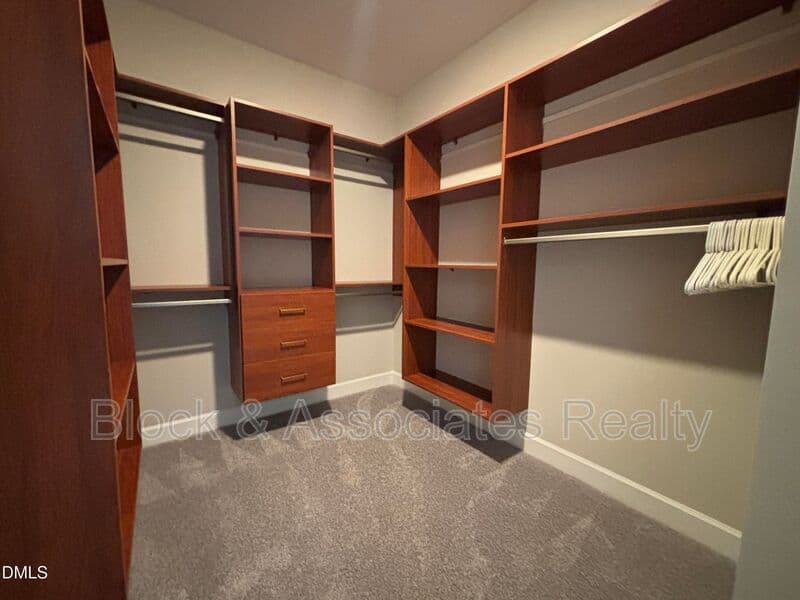 Wake Forest House: 2020 Edens Ridge
