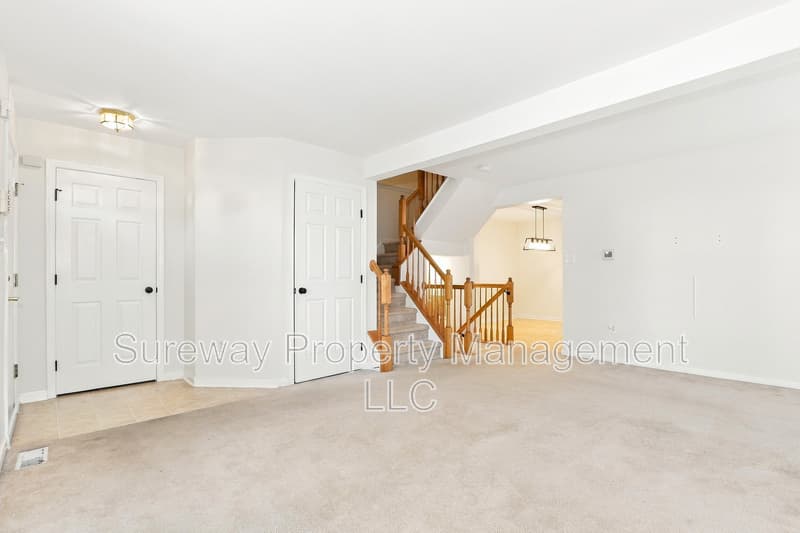 Burlington Townhome: 15 Guilford Place