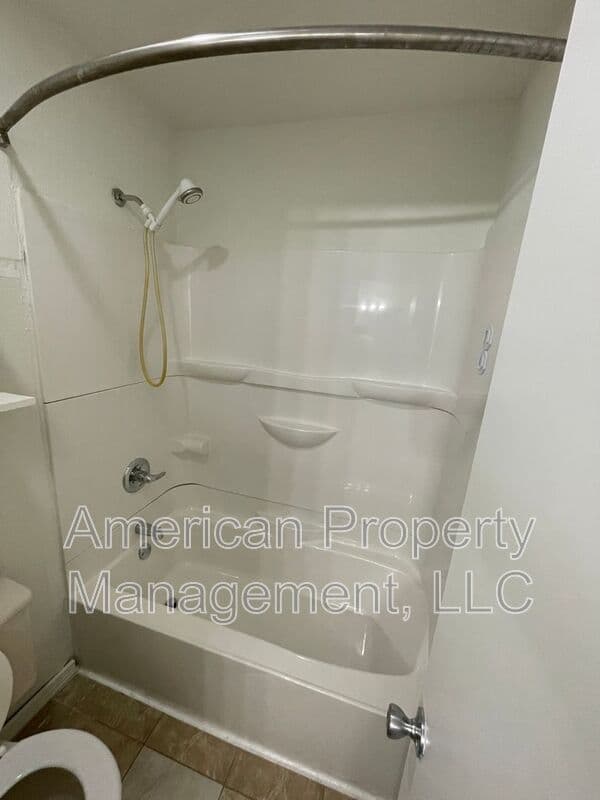 Tulsa House: 1704 W 62nd St S