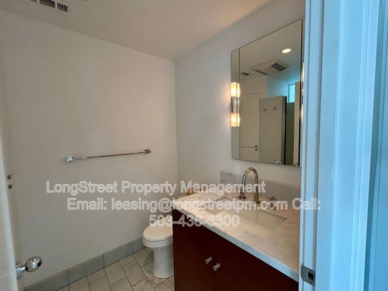 Portland Condo: 300 NW 8th Ave