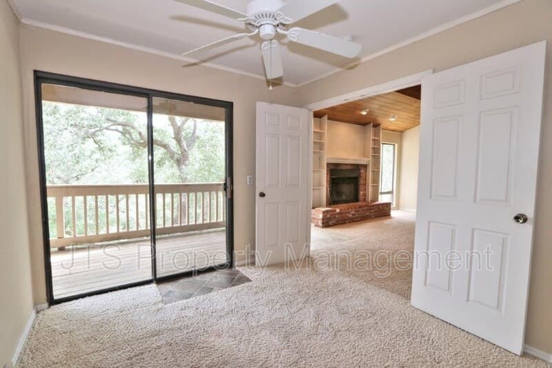 Fair Oaks House: 8944 Cliffside Lane
