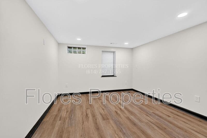 Columbus House: 6406 Faircrest Rd
