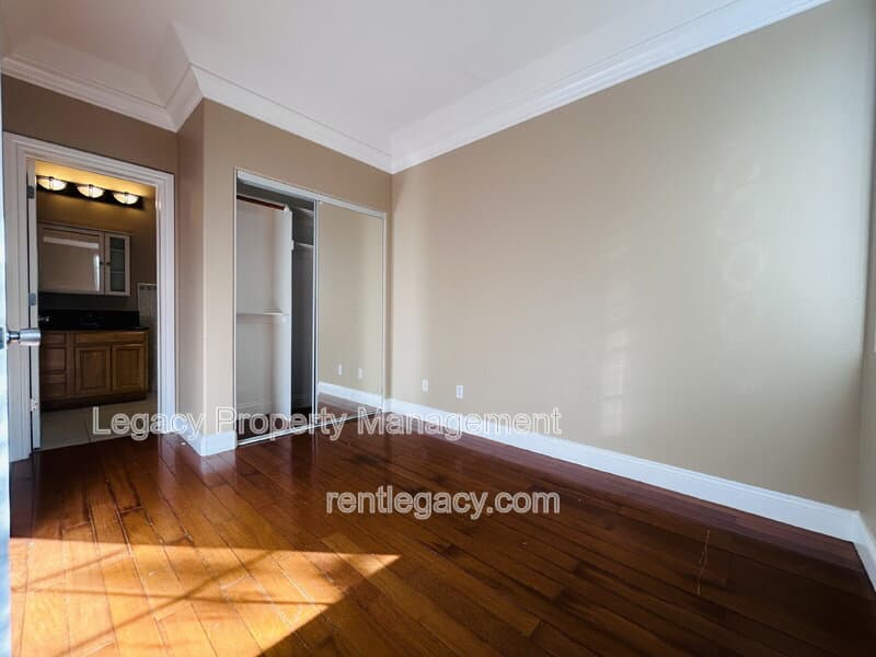 Fairfield House: 2136 Fieldcrest Ave