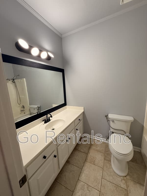 Calera House: 975 McAllister Drive
