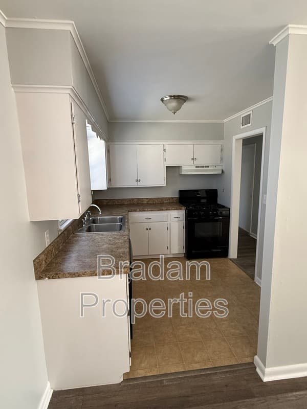 Tulsa House: 4753 S Lawton Ave