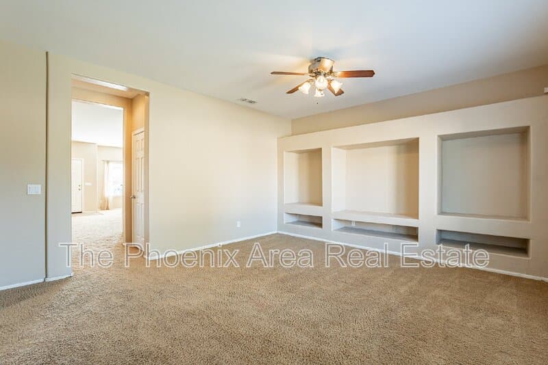Maricopa House: 44626 W Yucca Ln