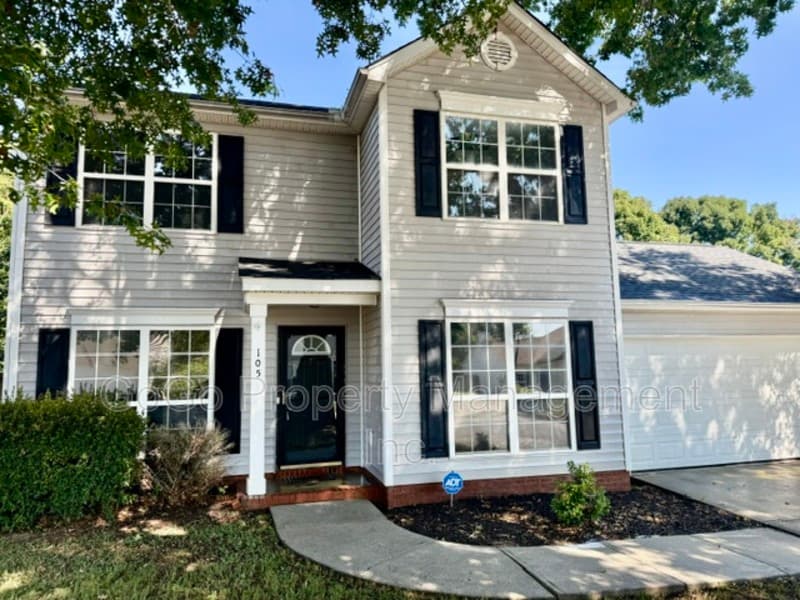 Simpsonville House: 105 Fairview Lake Way