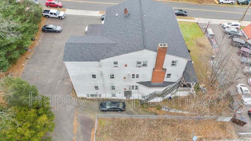 Meriden House: 16 Atkins StreetUnit 4