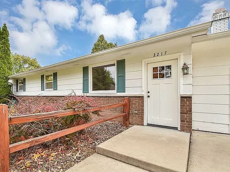 Ashwaubenon House: 2217 Barberry Lane