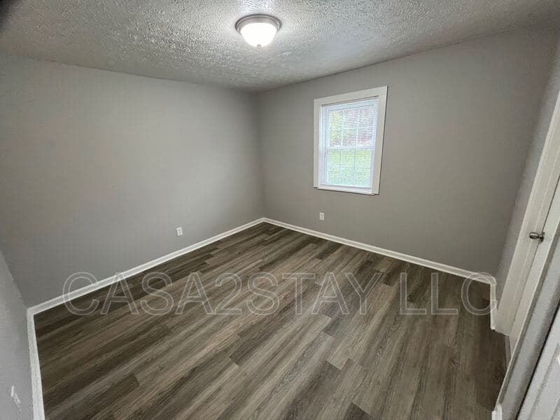 Radcliff Condo: 670 Knox Blvd