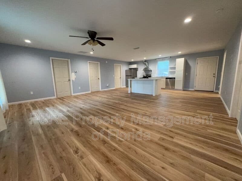 Williston House: 11330 NE 66th Lane