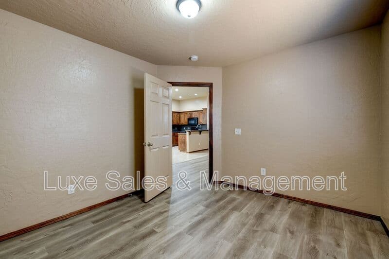 Yukon House: 3517 Galatian Way