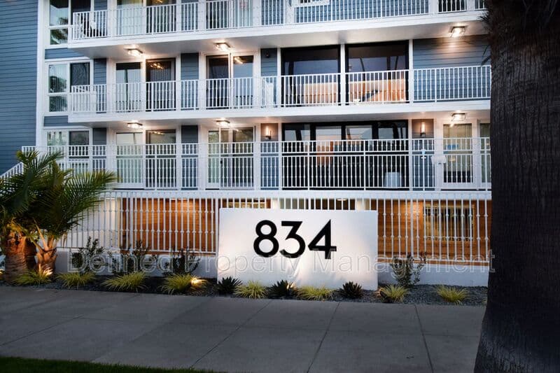 Santa Monica Condo: 834 4Th Street