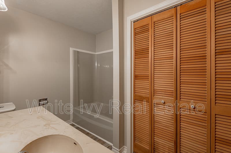 Huntsville House: 610 Normal Park Dr