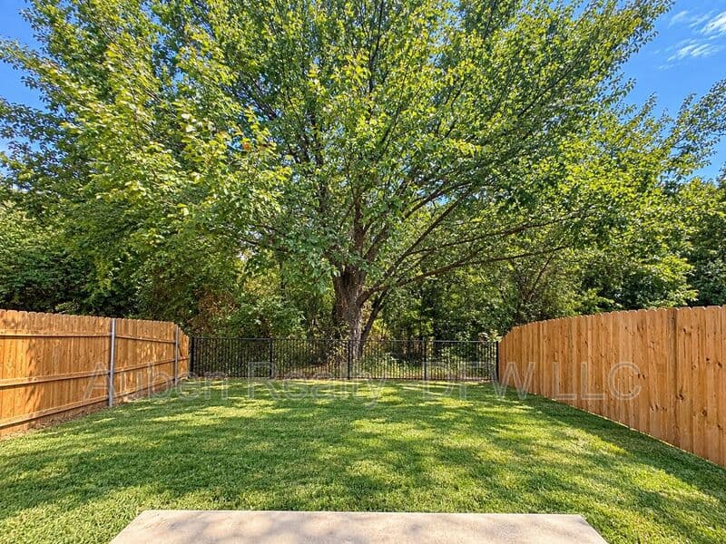 Mansfield House: 1426 Ravenwood Drive