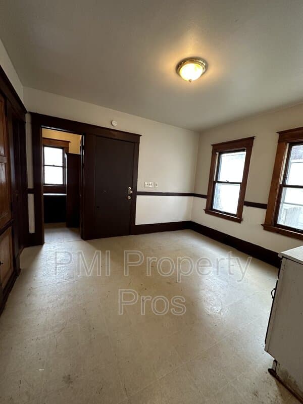 Milwaukee Condo: 2566 N 41st St