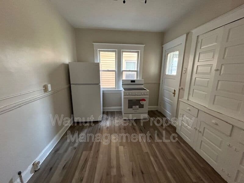 Lakewood Condo: 1520 Alameda ave