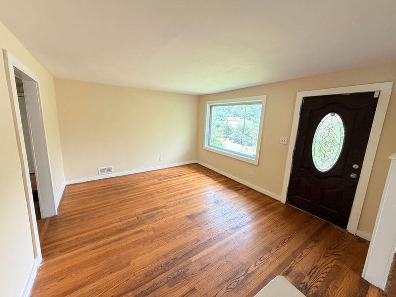 Birmingham House: 4217 43rd Avenue N