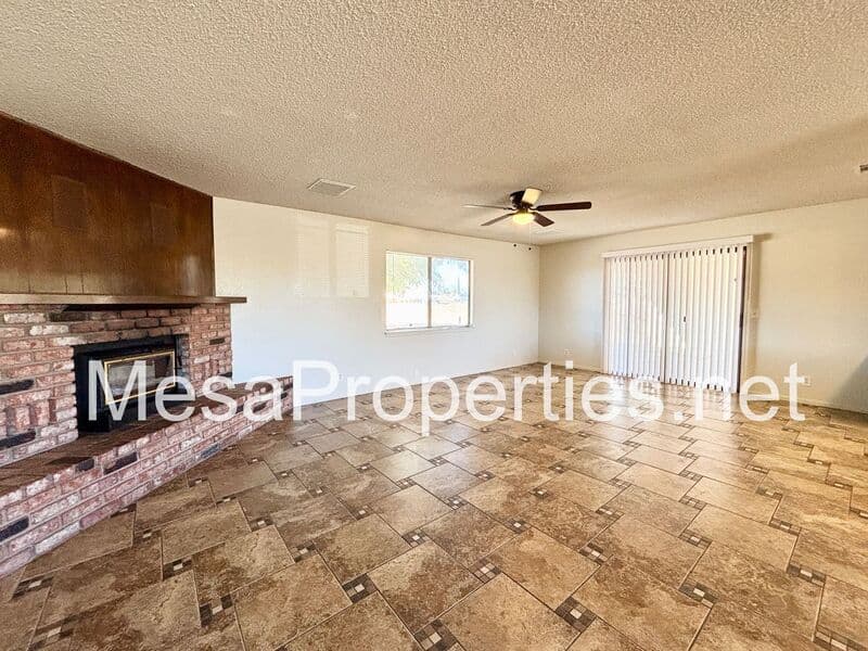 Hesperia House: 15019 Spruce St.