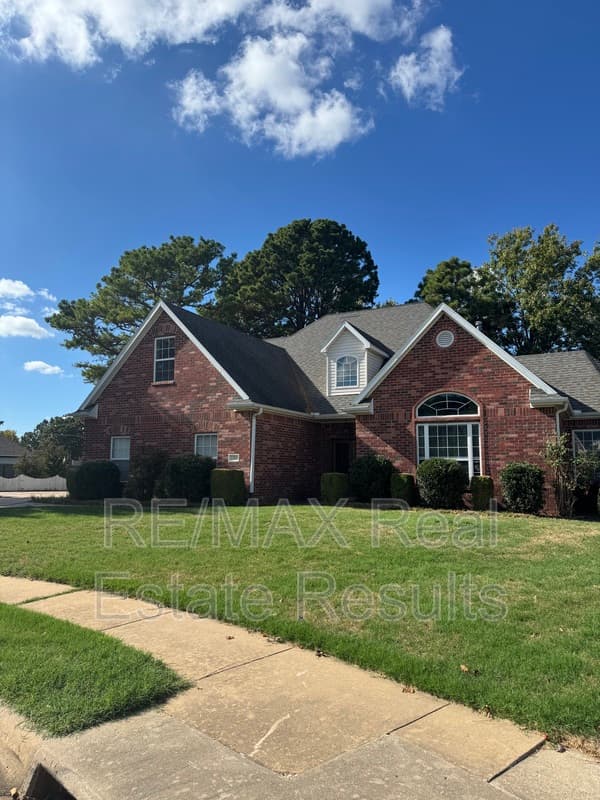 Rogers House: 5300 S 44th Pl