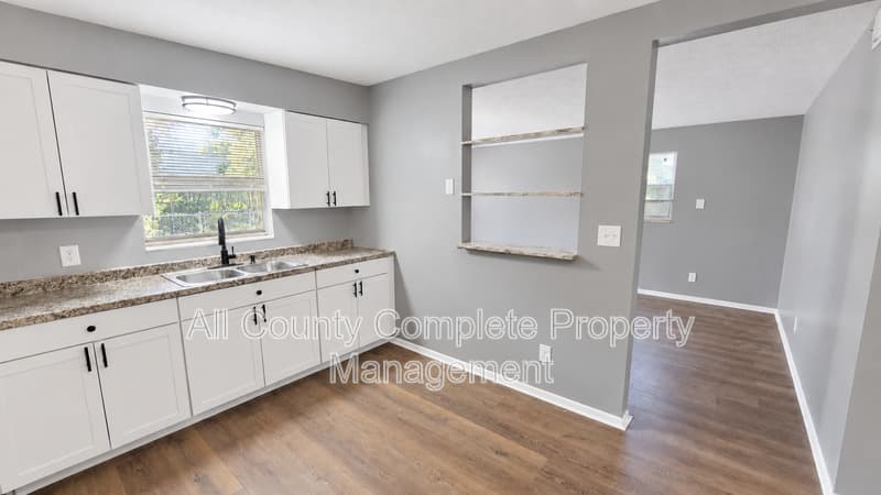 Jacksonville House: 3319 Hunt St
