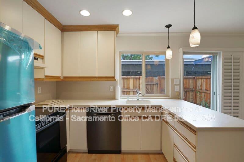 Sacramento House: 8811 Salmon Falls Dr.