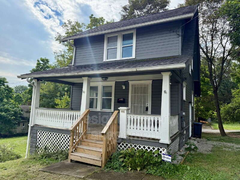 Akron House: 692 West Thornton Street